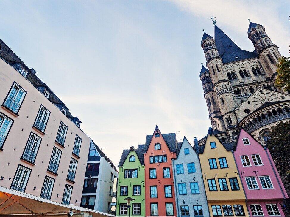 Colonie - Découvrez la ville avec une escorte