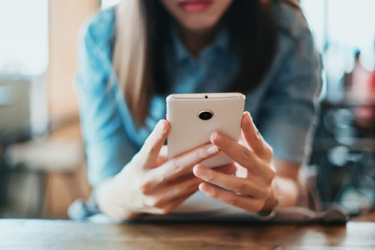 7 raisons pour lesquelles vous devriez appeler et ne pas envoyer de SMS / WhatsApp