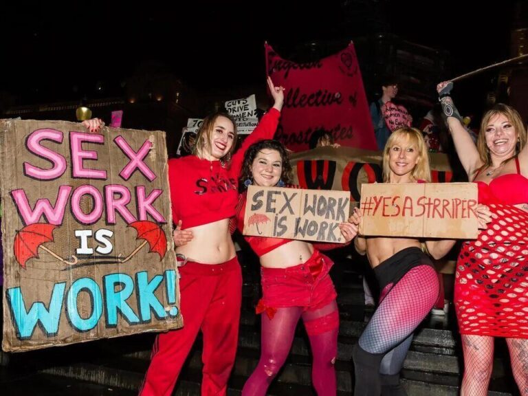 Prostitution dans la colonie | Comment trouver les meilleures prostituées